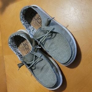 HEY DUDE WENDY CHAMBRAY SAGE SHOES SIZE 8